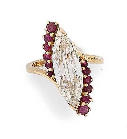 Bague marquise en or 750 millièmes, ornée...