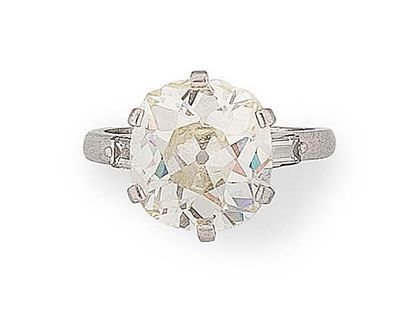Belle bague en platine (850) ornée d'un diamant...