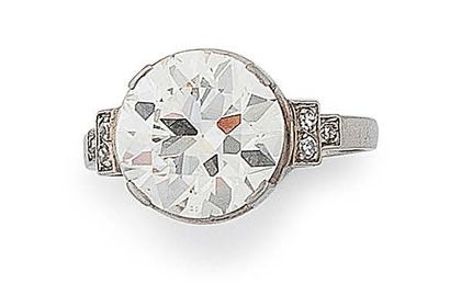 Bague solitaire en platine 850 millièmes,...