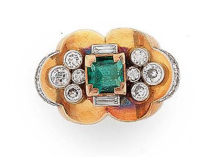 Importante bague en ors jaune et gris (750)...