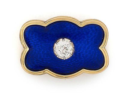 Broche plaque en or jaune (750) et platine...