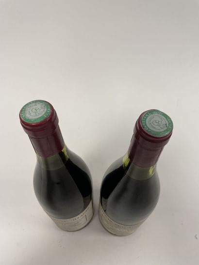 COTE DE BEAUNE-VILLAGES
2 bottles, 1972.

Slightly...