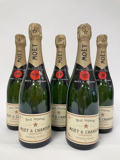 MOET & CHANDON
5 bottles.

Good condition.

Small...