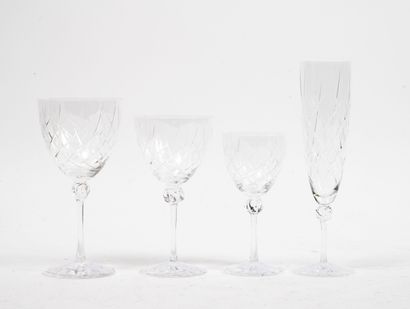 DAUM
Part of service of engraved crystal...