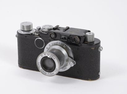 Boitier Leitz Leica II noir n°89389 (1932).

Avec...
