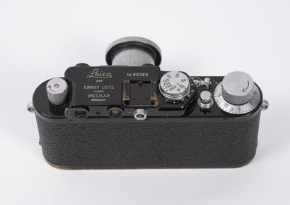 Boitier Leitz Leica II noir n°89389 (1932).

Avec...