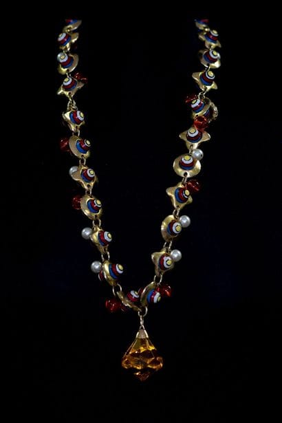 COLLIER

Long necklace made from a necklace...