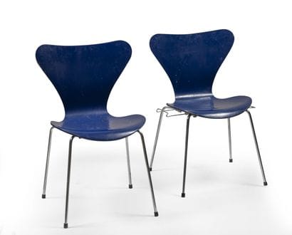Arne JACOBSEN (1902-1971)
Two chairs, series...