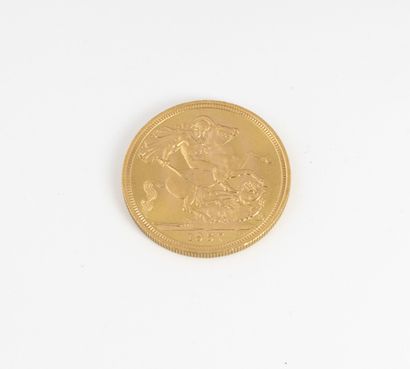 Angleterre
A coin of a gold sovereign Elizabeth...
