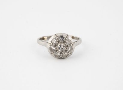 Round platinum ring (850) set with old cut...