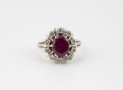Rhodium-plated yellow gold daisy ring centered...