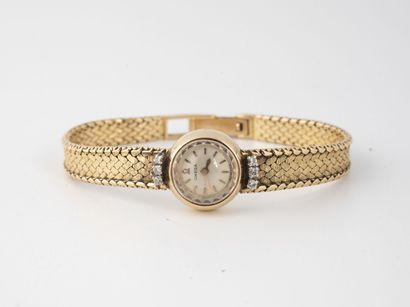 OMEGA
Lady's wristwatch in yellow gold (750).

Round...