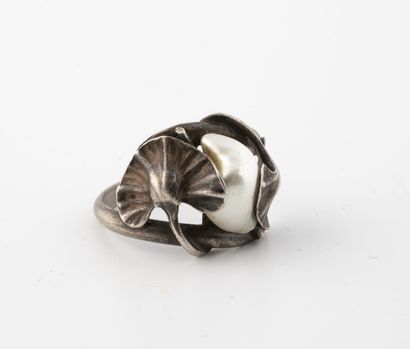 Paul DUMONT
Bague en argent (min. 800) à...