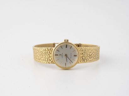 OMEGA
Lady's wristwatch in yellow gold (750).

Round...