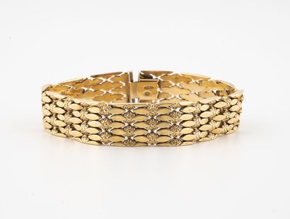 Yellow gold bracelet (750) with diamond-shaped...