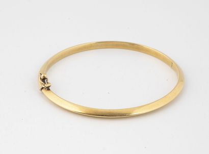 Small oval bracelet in yellow gold (750).

Ratchet...
