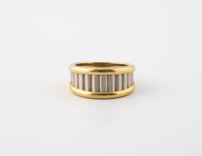CARTIER
Yellow and white gold ring (750)

Eagle...
