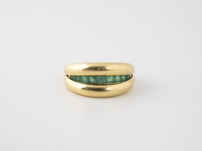 Double ring in yellow gold (750) centered...