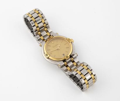 GUCCI
Lady's wrist watch in grey steel and...