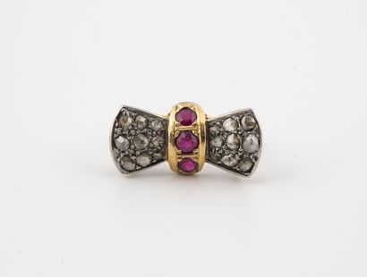 Bague noeud en ors jaune et gris (585) centrée...