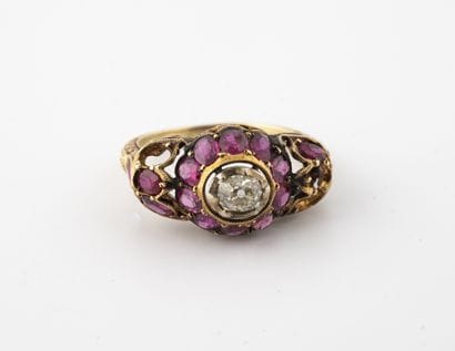 Yellow gold (750) ring with chased and openworked...