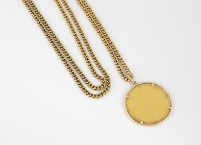 Pendentif en or jaune (750) retenant une...