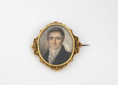 Medallion brooch in yellow gold (750) centered...