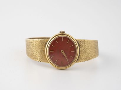 OMEGA
Lady's wristwatch in yellow gold (750).

Oval...