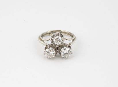 White gold (750) and platinum (850) ring...