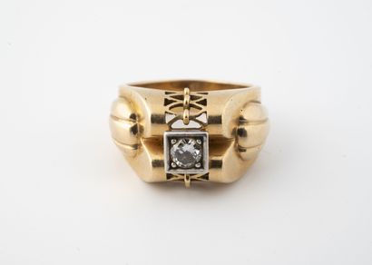 Bague en or jaune (750) et platine (850)...