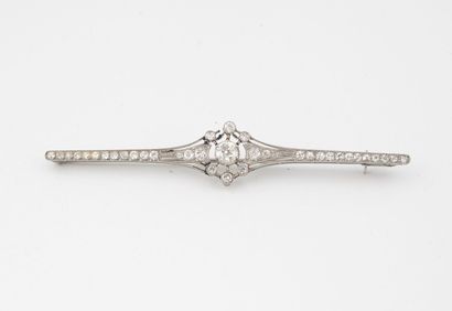 Broche barrette en platine (850) pavée de...
