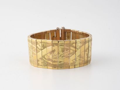 Articulated ribbon bracelet with alternating...