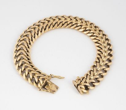 Bracelet with curb chain eight in yellow...