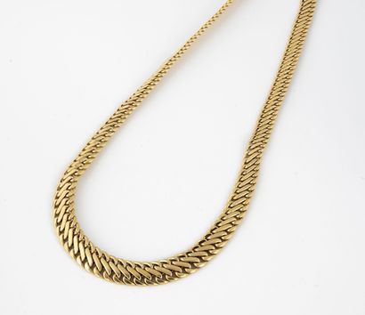 Collier en or jaune (750) à maille tressée....