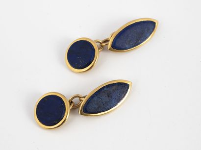 Pair of cufflinks in yellow gold (750) with...