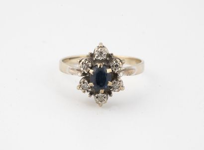 Rhodium-plated yellow gold daisy ring centered...