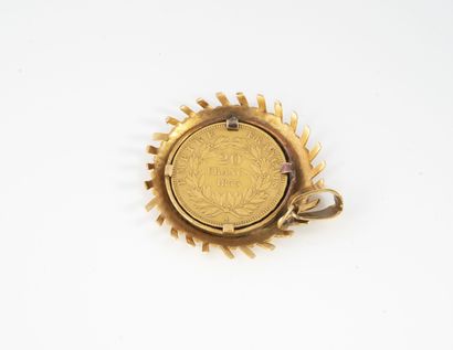 Pendentif en or jaune (750) à monture de...