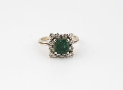 White gold (750) ring with square bezel centered...