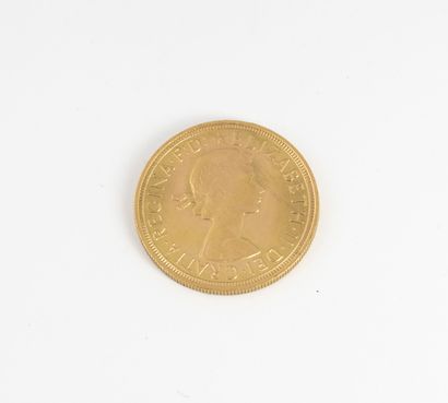 Angleterre
A coin of a gold sovereign Elizabeth...