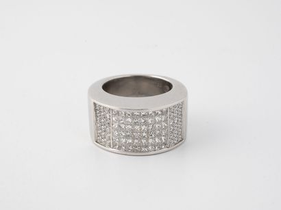 Ring in white gold (750) paved with princess...