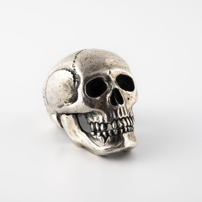 Important silver skull ring (min. 800) with...