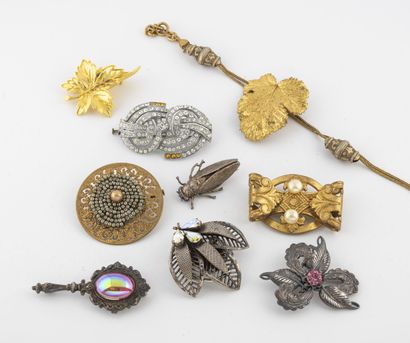 Lot of nine fancy brooches in gold and silver...
