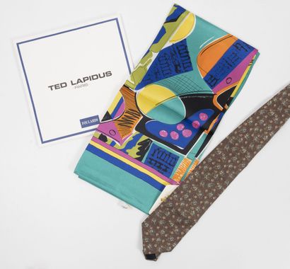 Lot including:

- TED LAPIDUS, Paris.

Polyester...