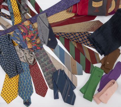 Lot of twenty men's silk ties with polychrome...