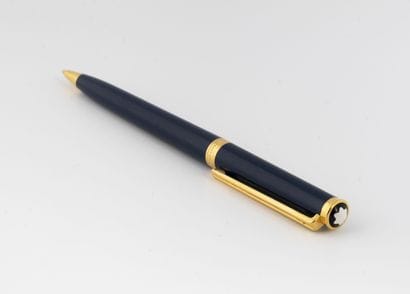MONTBLANC - Noblesse oblige
Navy blue resin...