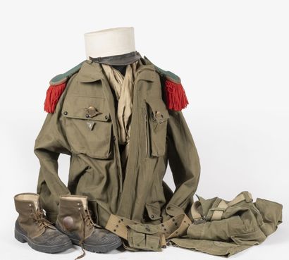 Uniforme de Légionnaire du 2e BEP comprenant...