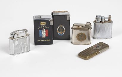 Lot de 6 briquets. 

Dont 2 en métal laqué...
