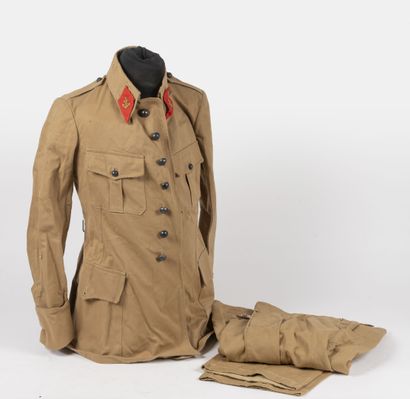 Uniforme de l'artillerie coloniale comprenant...