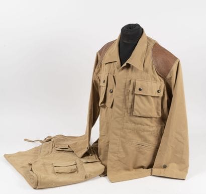 Reproduction de la tenue de saut modèle Extrême-Orient.

En...