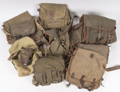 Lot de 10 sacs et musettes françaises dont...